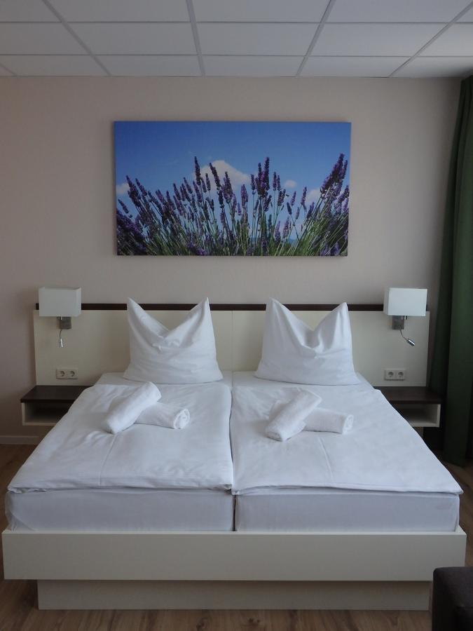 Garni Hotel Lavendelhof Nauen Exteriör bild
