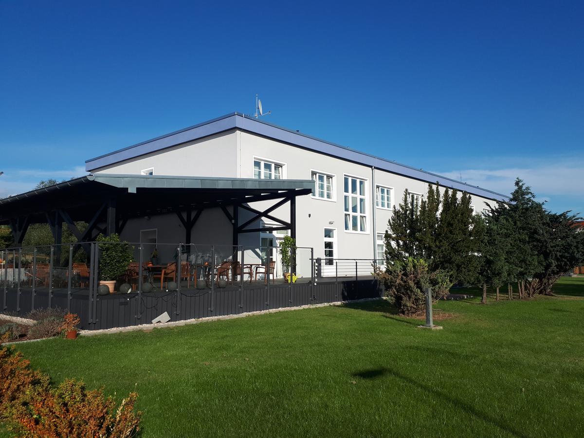 Garni Hotel Lavendelhof Nauen Exteriör bild